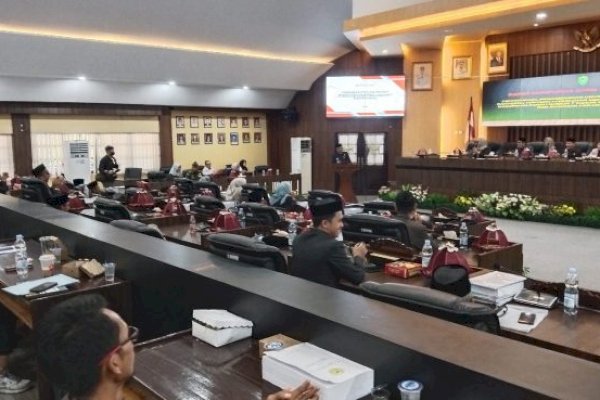 Ketua DPRD Sorot Penghapusan Tenaga Honorer Damkar dalam Rapat Paripurna DPRD Barru