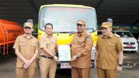 Bupati Chaidir Syam Serahkan 1 Unit Dump Truck ke DLH Maros, Sasar Sampah di Moncongloe