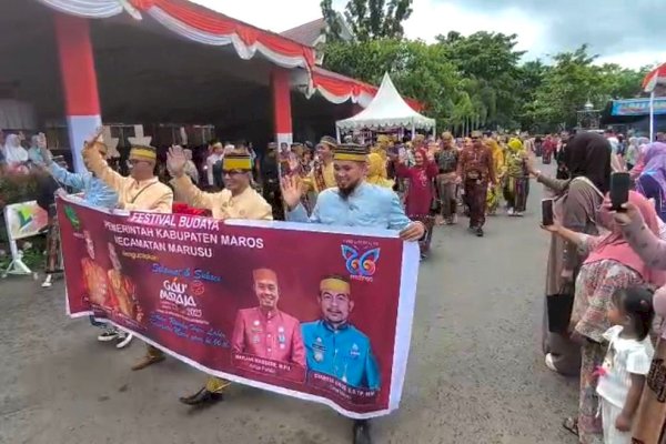 Ribuan Orang Meriahkan Kirab Budaya Maros, Bupati dan Wabup Ikut Jalan Kaki