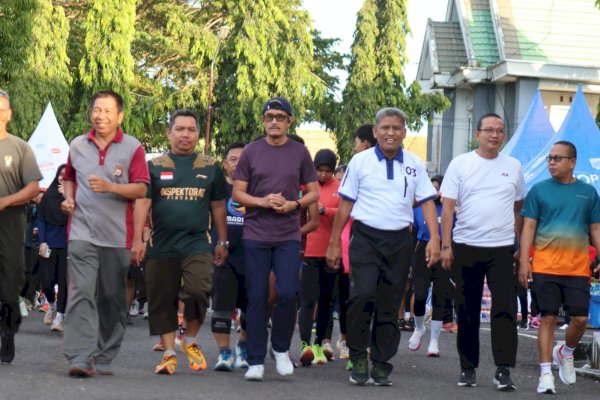 Sekda Pinrang Turut Lari Sehat di Pembukaan Festival Dirgantara