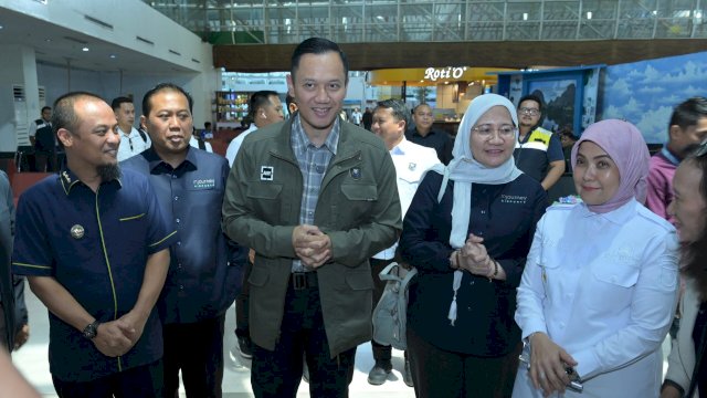 Wali Kota Makassar, Aliyah Mustika Ilham mendampingi Menteri Koordinator Bidang Infrastruktur dan Pembangunan Kewilayahan, Agus Harimurti Yudhoyono (AHY).