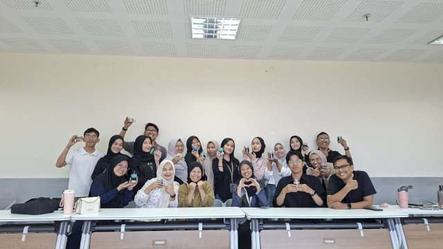 Kegiatan Sustainable Workshop bertajuk “Pembuatan Lilin Estetik dengan Minyak Jelantah”.