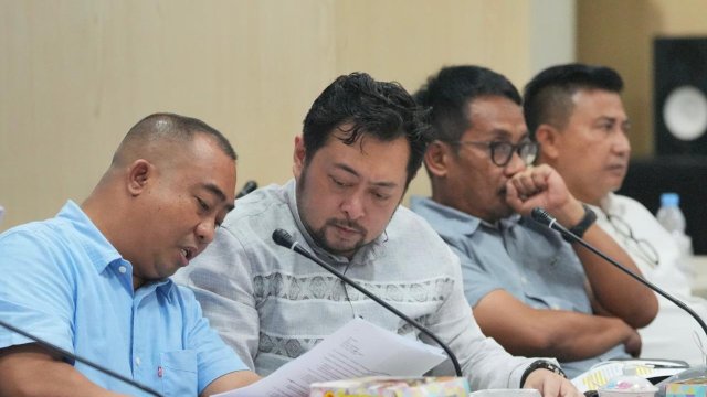 Plt. Kepala Bapenda Kota Makassar, Andi Asminullah (tengah).
