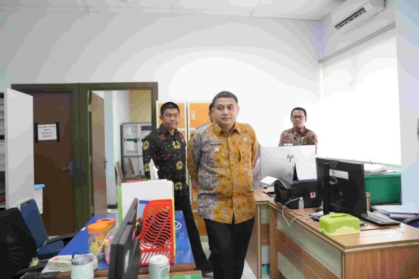 Sidak Kantor Gabungan Dinas, Wali Kota Munafri Tegaskan Perbaikan Gedung dan Etos Kerja