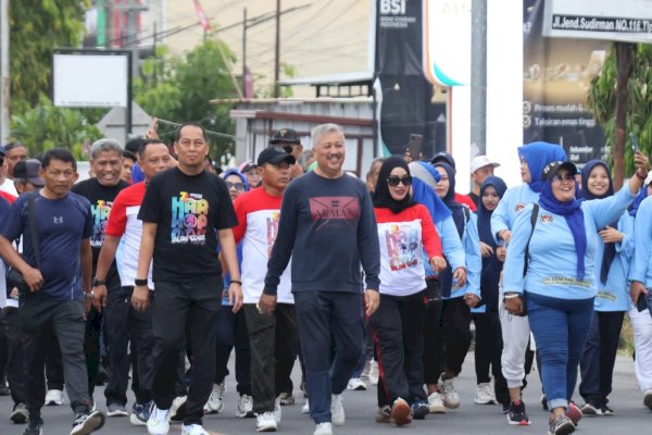 Bupati Irwan Bareng Ribuan Warga Meriahkan Jalan Sehat Hari Koperasi ke-78 di Pinrang