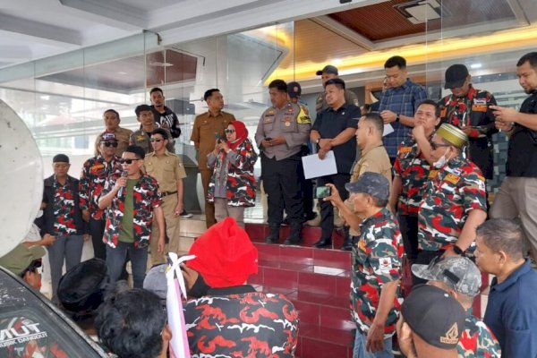 LMP Geruduk DPRD Makassar, Protes Sistem SPMB 2025