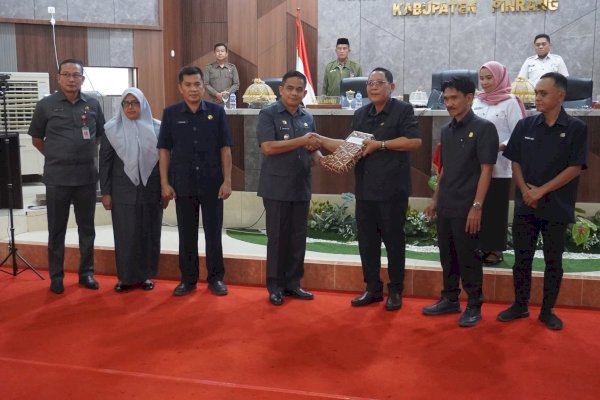 Wujudkan Transparansi, Pemkab Pinrang Serahkan Ranperda Pertanggungjawaban APBD 2024