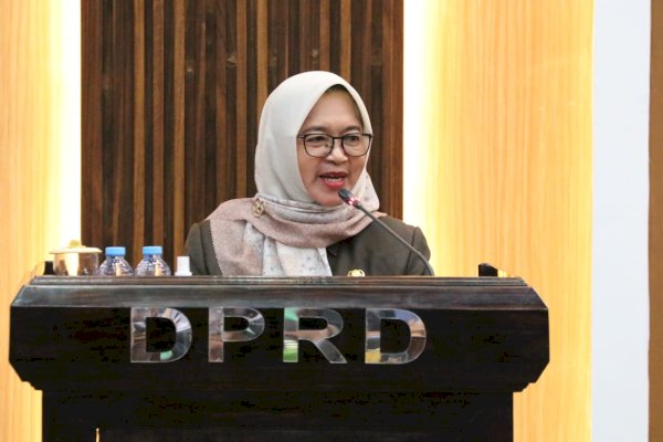 Wabup Puspawati Sampaikan Jawaban Bupati atas Pandangan Fraksi-Fraksi Terkait Ranperda Perubahan APBD 2025