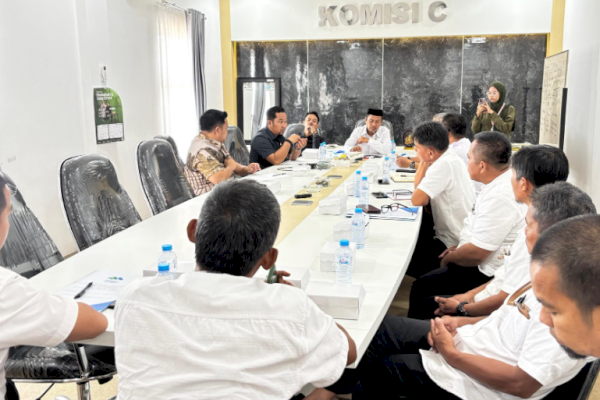 Rapat Komisi C DPRD Palopo dengan Perumda Tirta Mangkaluku, Evaluasi Pelayanan Air Bersih