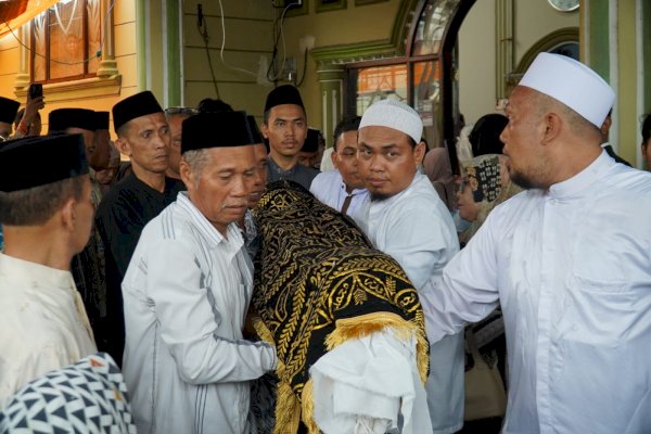 Mantan Kakanwil Kemenag Sulsel Wahid Thahir Wafat, Jejak Pengabdiannya Dikenang-Wali Kota Tasming Melayat