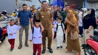 Hari Pertama Sekolah, Bupati Pangkep Yusran Lalogau Turut Mengantar Anak