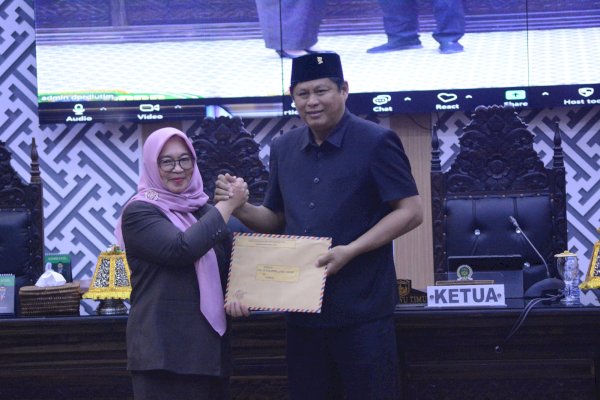 Wabup Lutim Puspawati Sampaikan Jawaban Atas Pemandangan Fraksi Ranperda APBD 2024