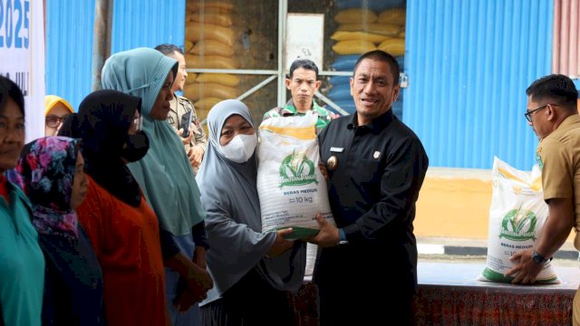 Bupati Ibas Lepas Bantuan Beras untuk 16.040 Keluarga di Luwu Timur