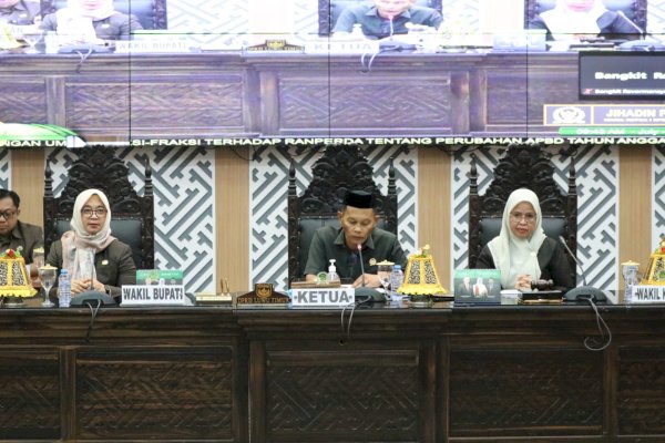 Wabup Puspawati Apresiasi Pandangan Umum Fraksi DPRD terhadap Ranperda Perubahan APBD 2025
