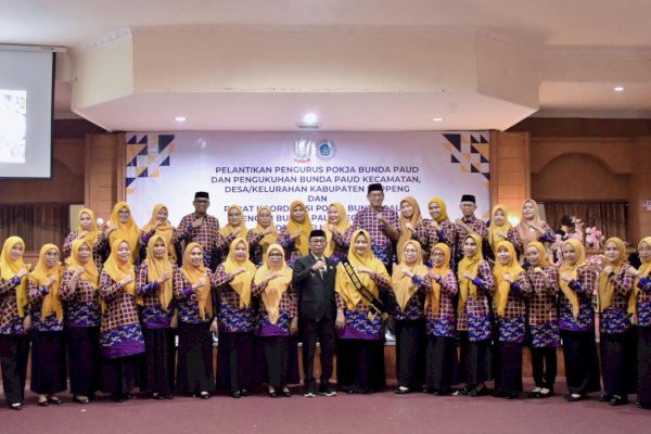 Bupati Soppeng Suwardi Lantik Pokja Bunda PAUD 