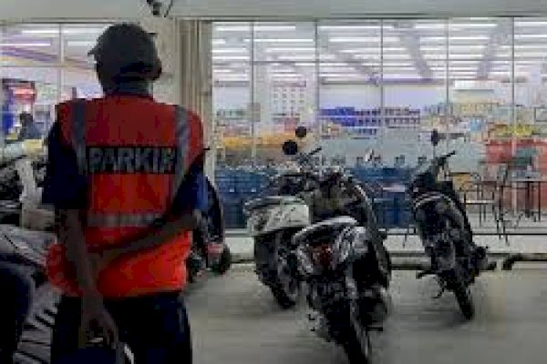 DPRD Makassar Apresiasi Gebrakan Perumda Parkir Makassar, Bayar Parkir Sekali Setahun!