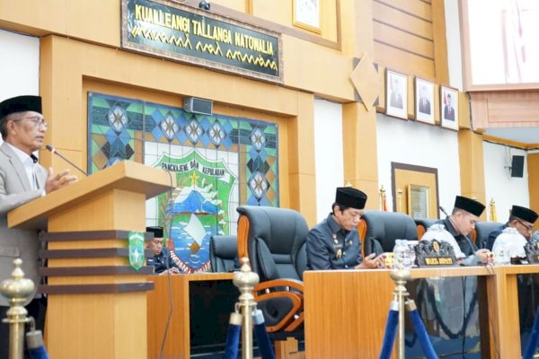 Hadir Di Sidang Paripurna DPRD Pangkep, Kepala Kemenag Pimpin Pembacaan Doa