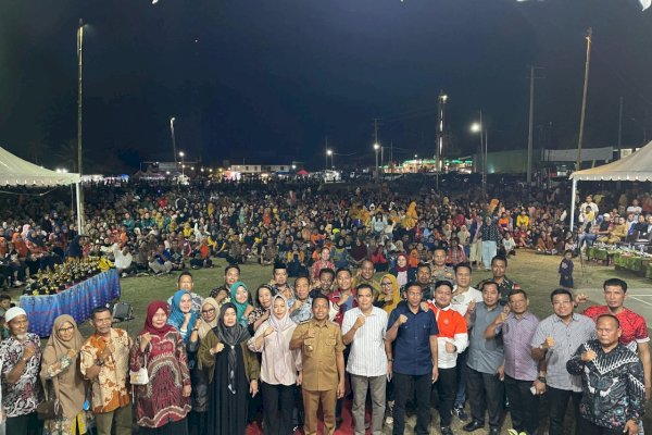 Tutup Pentas Seni di Tellu Limpoe, Bupati-Wabup Sidrap Larut dalam Kebersamaan Warga