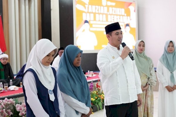 Dua Siswi Kurang Mampu dari Pangkep Dapat Kesempatan Sekolah di SMA SR