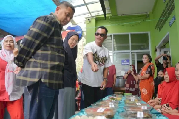 Munafri dan Melinda Aksa Ramaikan Pesta Bakar Ikan Semarak HUT ke-80 RI di Ujung Tanah