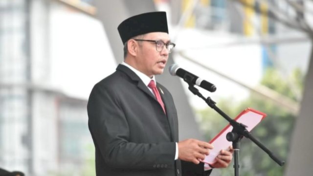 Ketua DPRD Makassar Supratman Bacakan Teks Proklamasi pada Upacara HUT RI ke-80.