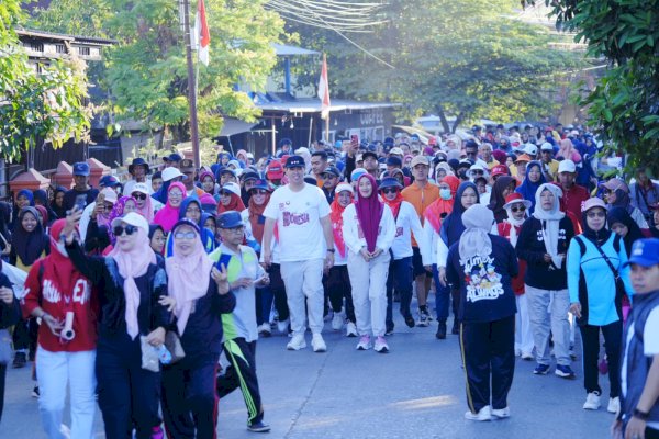 Ribuan Warga Pangkep Ikuti Jalan Santai HUT Ke-80 RI, Bupati Yusran Apresiasi Antusiasme Masyrakat