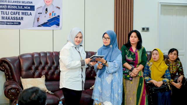 Wakil Gubernur Sulawesi Selatan, Fatmawati Rusdi, menyambangi Donat Tuli Caf&eacute; Mella dan Rumah Qur&rsquo;an Tuli Nur Afiah.