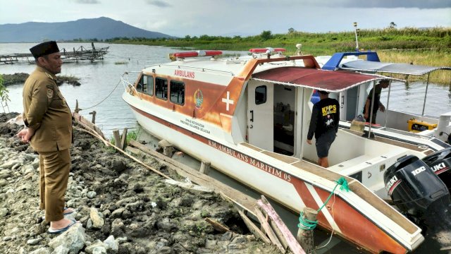 Bupati Lutim Ibas Tinjau Kondisi Ambulans Danau di Desa Bantilang.