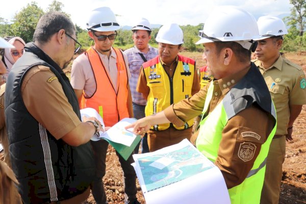 Bupati Irwan Tinjau Pembangunan Labkesmas di Malili, Target Rampung Tepat Waktu