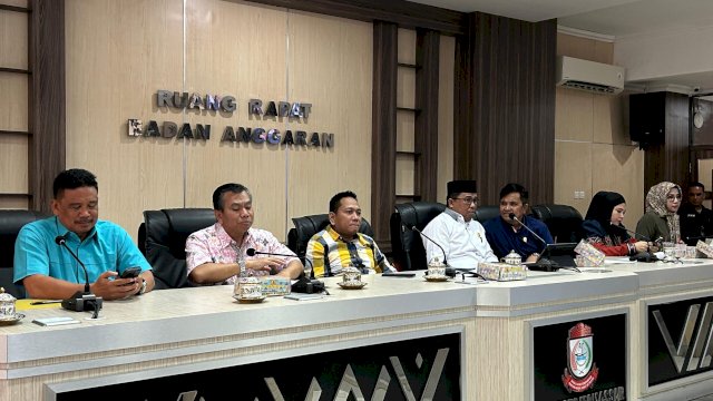 Rapat Dengar Pendapat (RDP) terkait perizinan toko modern dan keterlibatan pelaku Usaha Mikro, Kecil, dan Menengah (UMKM) lokal dalam ekosistem ritel.