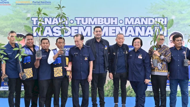 Penanaman pohon Partai NasDem di Kecamatan Pattallassang, Kabupaten Gowa, Sulawesi Selata.