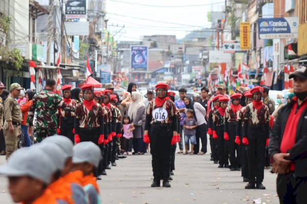 Ratusan Siswa SD di Pinrang Meriahkan Lomba Gerak Jalan HUT RI ke-80