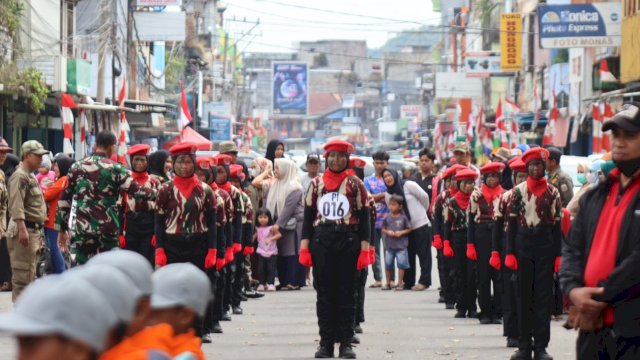 Ratusan siswa sekolah dasar di Kabupaten Pinrang mengikuti lomba gerak jalan sebagai bagian dari rangkaian Peringatan HUT RI ke-80.