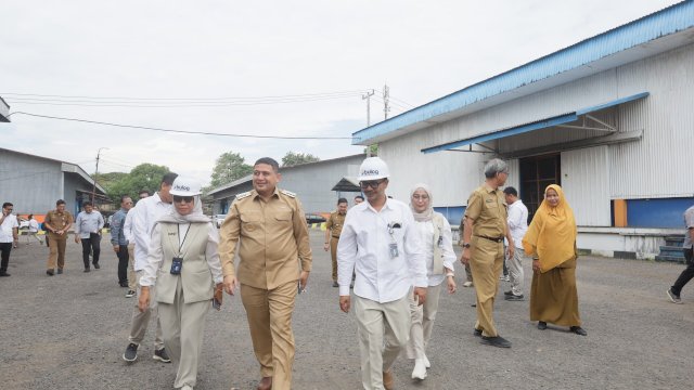 Komisi IV DPR RI, melakukan kunjungan kerja di Kompleks Pergudangan Panaikang, Perum Bulog Makassar.