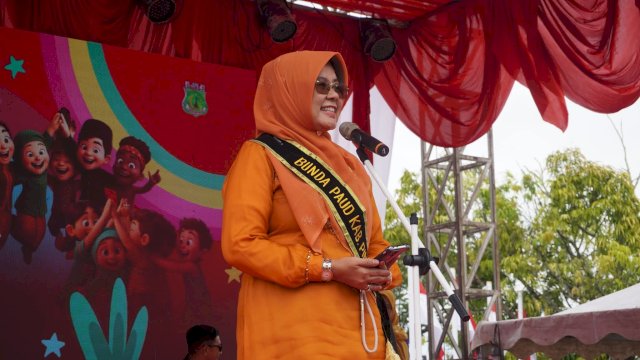 Bunda PAUD Kabupaten Pinrang Hj. Sri Widiati A. Irwan.
