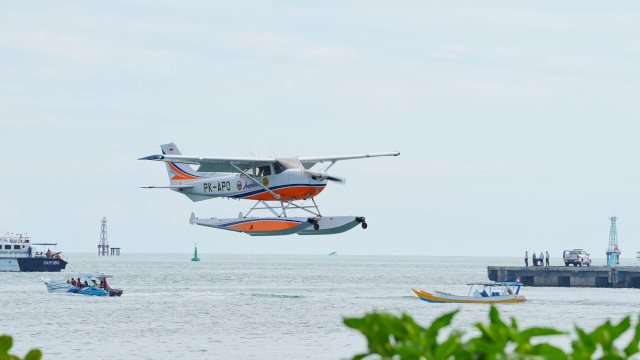 Pemprov Sulsel Lakukan uji coba penerbangan pesawat amfibi (seaplane).