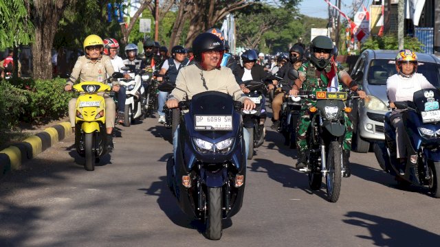 Ribuan rider dari berbagai komunitas memadati kegiatan Merdeka Ride di Pinrang.