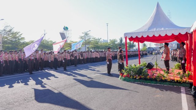 Gubernur Sulawesi Selatan, Andi Sudirman Sulaiman menjadi pembina upacara peringatan Hari Pramuka ke-64 