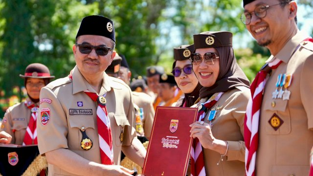 Sekdaprov Sulsel juga Sekretaris Majelis Pembimbing Daerah (Mabida) Gerakan Pramuka Sulsel, Jufri Rahman, memimpin Apel Besar dalam rangka peringatan Hari Pramuka ke-64 tingkat daerah.