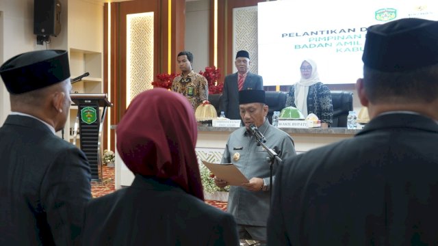 Bupati Ibas Lantik Pimpinan dan Pengawas Baznas Lutim Periode 2025-2030.