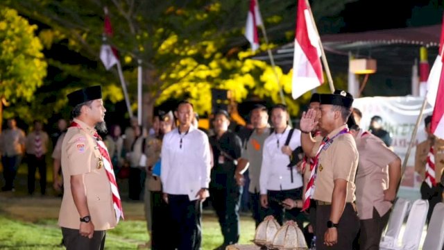 Gubernur Sulawesi Selatan Andi Sudirman Sulaiman turut membersamai ribuan anggota Pramuka gugus depan tingkat penegak SMA/SMK se-Sulsel dalam kegiatan Perkemahan Pendidikan Karakter di Kawasan CPI.