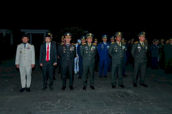 Gubernur Sulsel Ikuti Apel Kehormatan Renungan Suci di TMP Panaikang Bersama Forkopimda