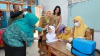 Perhatian Besar untuk Generasi Emas, PKK Pinrang Pantau Imunisasi Siswa