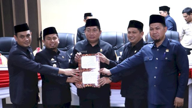 Wali Kota Parepare, Tasming Hamid, saat mengahdiri Paripurna DPRD Parepare.