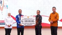 Gubernur Sulsel Andi Sudirman Serahkan Bantuan Rp1 Miliar untuk Korban Kebakaran di Sorowako Lutim