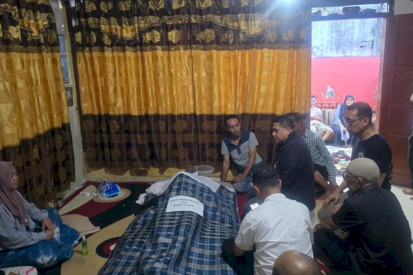 Munafri Arifuddin Melayat di Rumah Duka Fotografer DPRD Kota Makassar