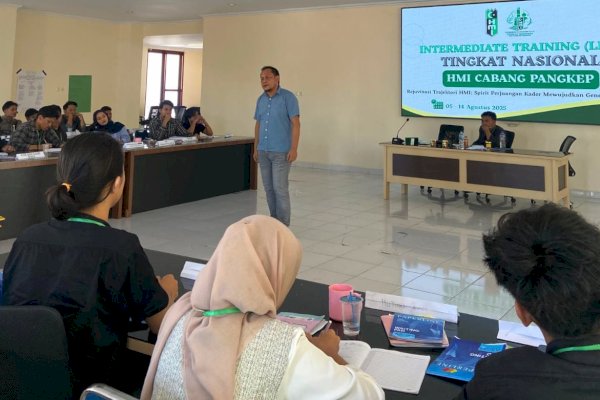Jadi Pemateri, Anggota DPRD Pangkep Dorong Kebebasan Akademik di LK II HMI