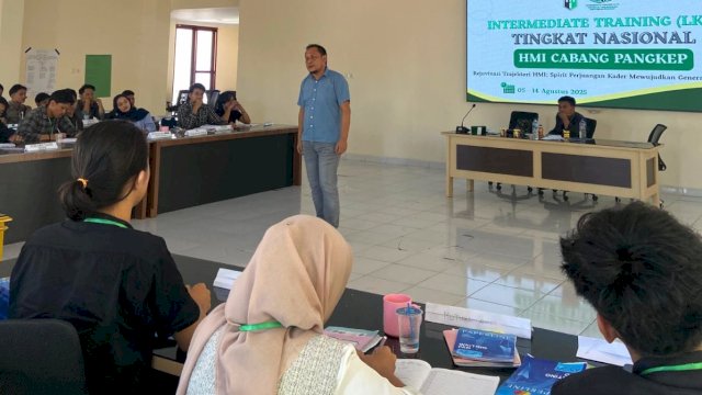 Jadi Pemateri, Anggota DPRD Pangkep Dorong Kebebasan Akademik di LK II HMI