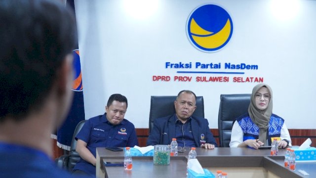 Wakil Ketua DPW NasDem Sulsel, Mustaqim Musma (kiri), Bendahara DPW NasDem sulsel, Muhammad Sadar (tengah), dan Wakil Ketua Panitia Rakernas NasDem, Andi Rachmatika Dewi (kanan).