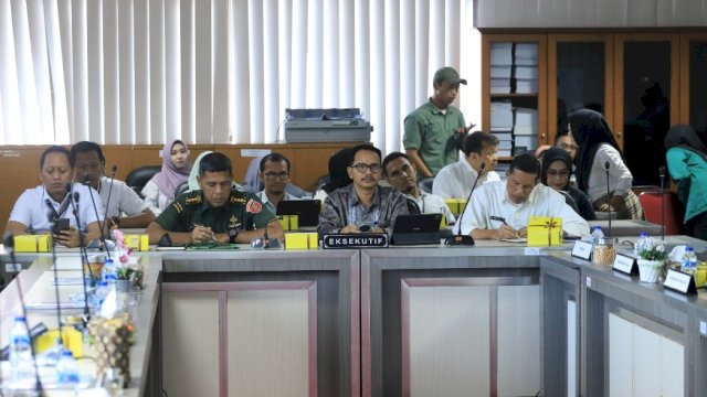 Rapat dengar pendapat umum (RDPU) dengan Komisi B DPRD Sulsel.